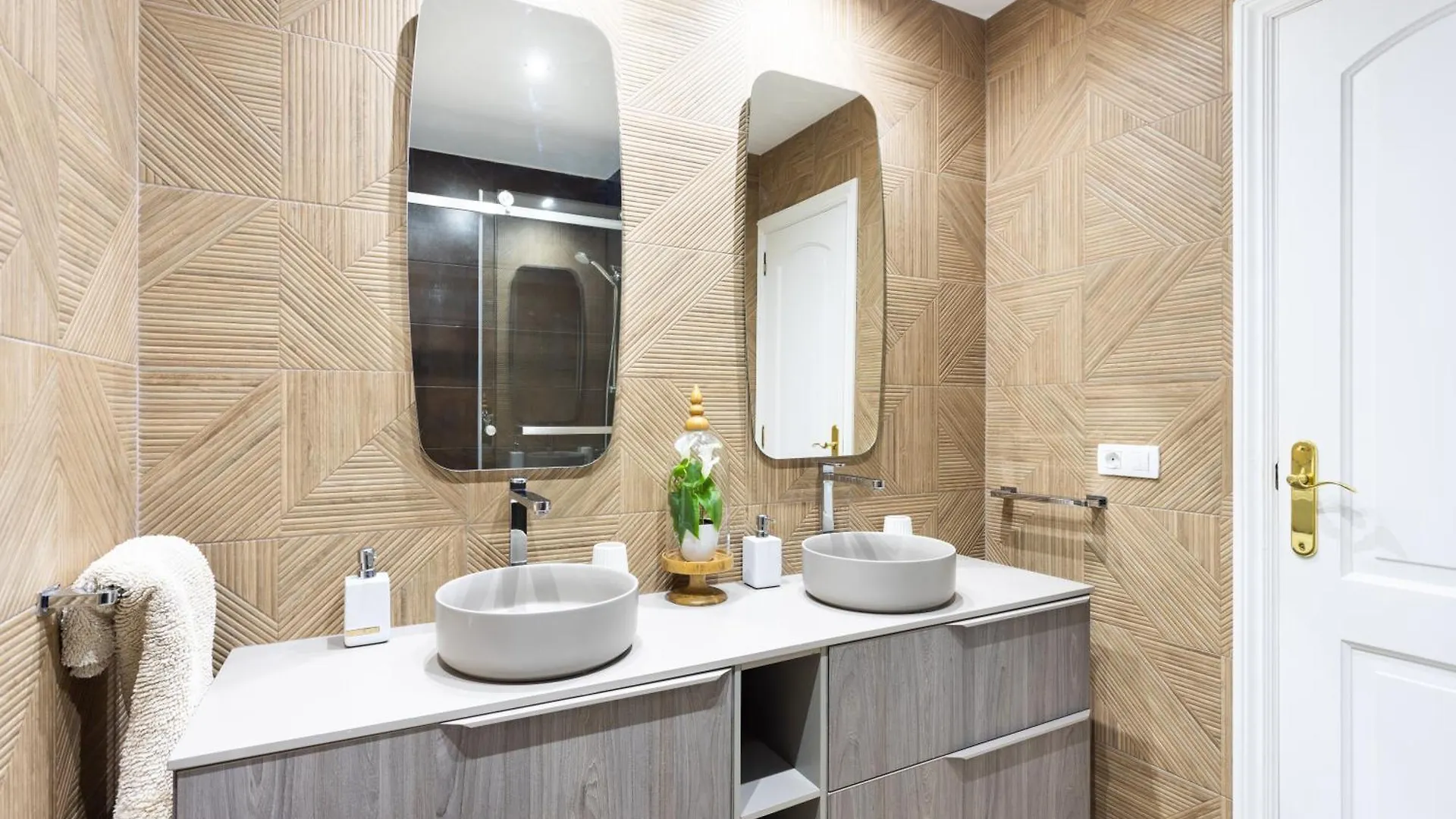 Two Modern And Bright Apartments Near El Duque Beach Costa Adeje  Spanyolország